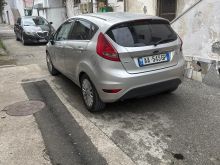 Shitet ford fiesta me sherbime te bera