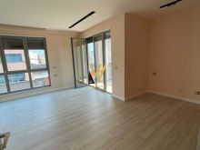 JEPET AMBIENT BIZNESI 105 M2 ME QIRA TE RRUGA E KAVAJES 140.000 LEKE