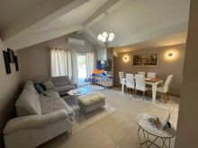 JEPET ME QIRA PENTHOUSE MODERN 2+1 ME VERANDË \"XHAMLLIKU, RR