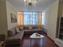 Shitet, Apartament 2+1, Bulevardi Zhan D\'Ark, Tiranë.