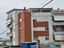 Shitet apartament + garazh.
