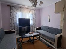 E mobiluar Afer shkolles qemal mici me qera