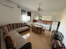 Jepet me qira apartament 2+1+2 dhe post parkimi në Plazh, Du