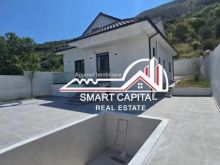 SHITET VILË MODERNE ME PISHINË DHE PAMJE SPEKTAKOLARE MBI SH