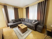 Jepet me qira apartament 1+1 te Shkembi Kavajes nga ana e de