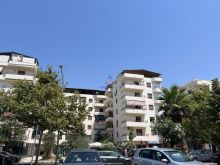 OKAZION!!! SHITET APARTAMENT 2+1+1 + VERANDË ME PAMJE NGA DE