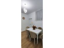 Jepet me qera apartament 1+1 rruga:Islam Alla 85m2,kati i 5