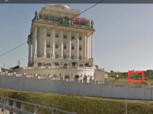 OKAZION: TOKE ne shitje KASHARE ngjitur me Amadeus Palace