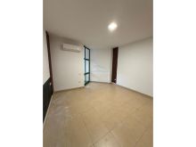 0696069906 Shitet, Apartment 2+1, Rruga e Kavajës, Tiranë.
