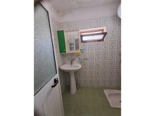 Jepet me qera 2+1 shtepi private 70m2 te Ish Uzina Autotrakt