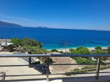 🌊 JETË PRANË DETIT – GARSONIERE ME PAMJE MAGJIKE NGA DETI!