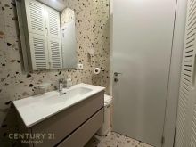 JEPET ME QIRA APARTAMENT 2+1, RRUGA E KAVAJËS ( pranë Kishës