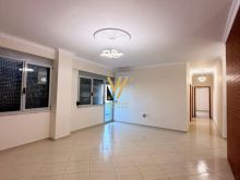 JEPET APARTAMENT 3+1+2+2BLK ME QERA TE RRUGA E DIBRES 1.000 EURO