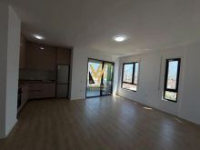 JEPET ZYRE 220 M2 ME QIRA TEK 5 MAJI 65.000 LEKE