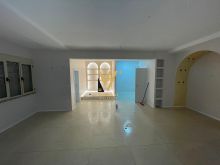 JEPET AMBIENT BIZNESI 80 M2 ME QERA TE IRFAN TOMINI 60.000 LEKE